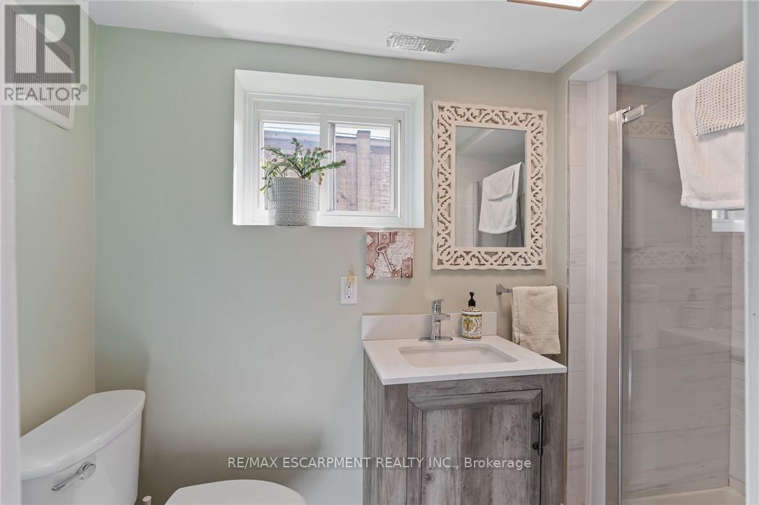 Photo 31 of 1383 Christina Court, Burlington ON