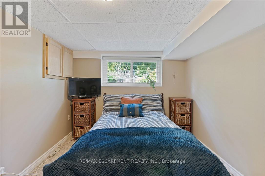 Photo 22 of 1383 Christina Court, Burlington ON