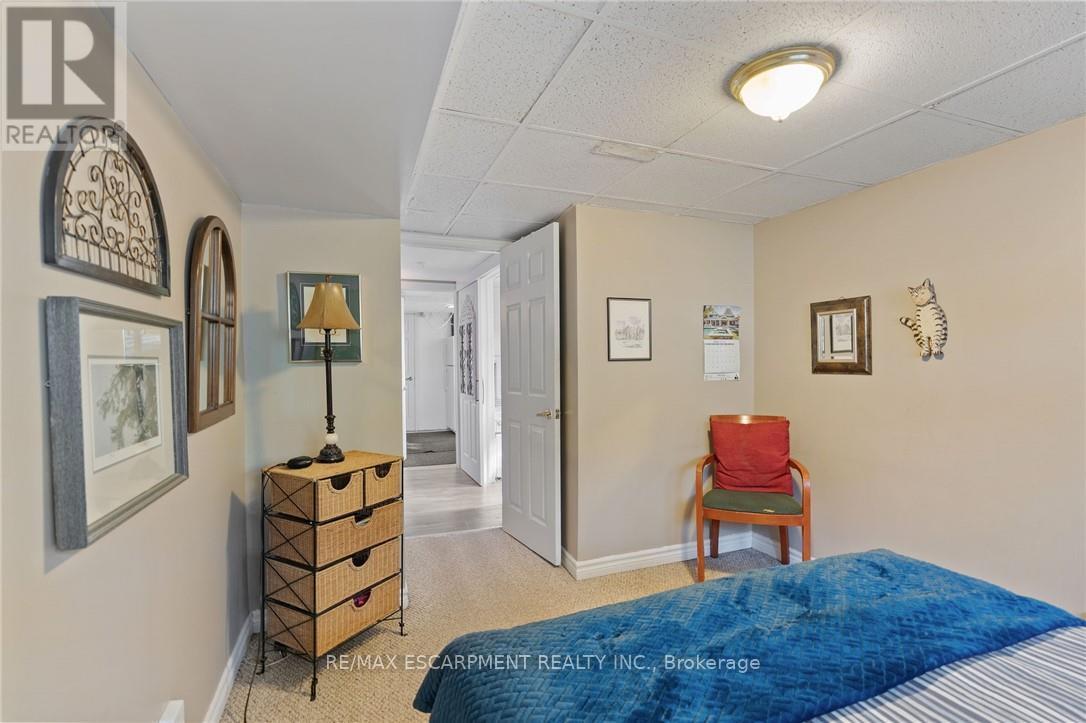 Photo 9 of 1383 Christina Court, Burlington ON
