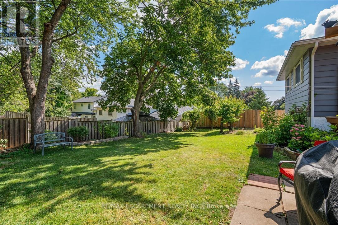 Photo 10 of 1383 Christina Court, Burlington ON