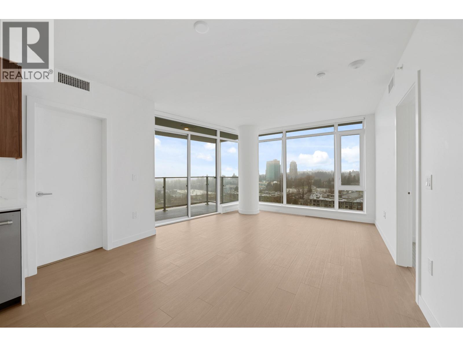 Photo 2 of 1601 7683 Park Crescent, Burnaby BC