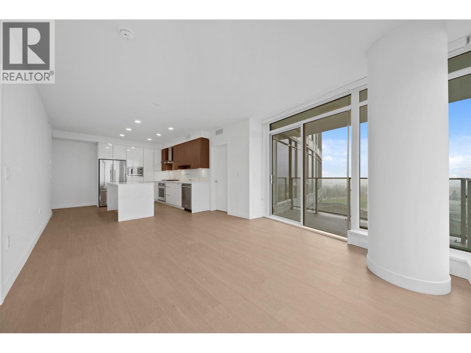 Photo 3 of 1601 7683 Park Crescent, Burnaby BC
