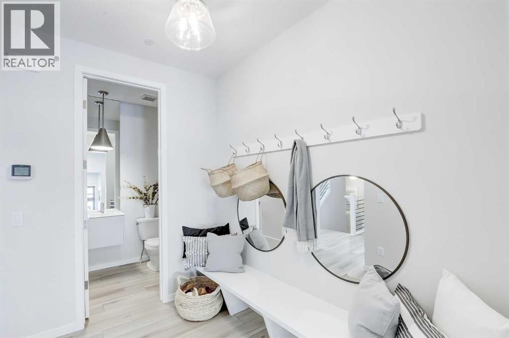 Photo 13 of 69 Royston Grove Nw, Calgary AB