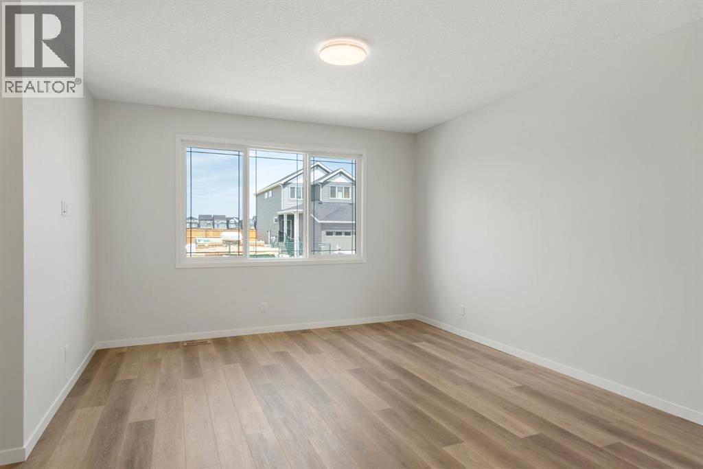 Photo 10 of 672 Buffaloberry Manor Se, Calgary AB