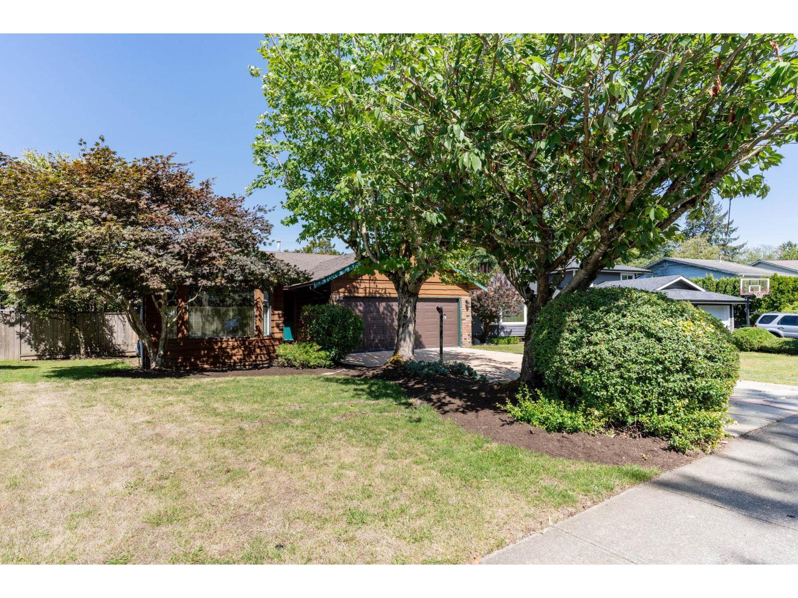 Photo 3 of 19725 50 A Avenue, Langley BC
