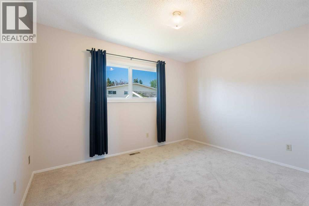 Photo 15 of 11741 Canfield Road Sw, Calgary AB