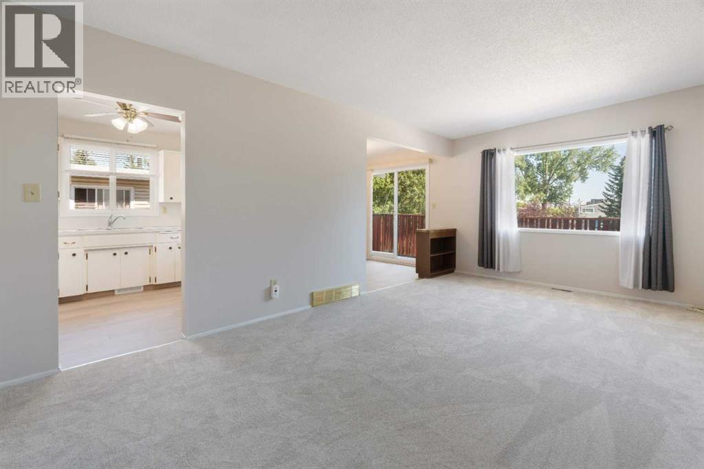 Photo 3 of 11741 Canfield Road Sw, Calgary AB