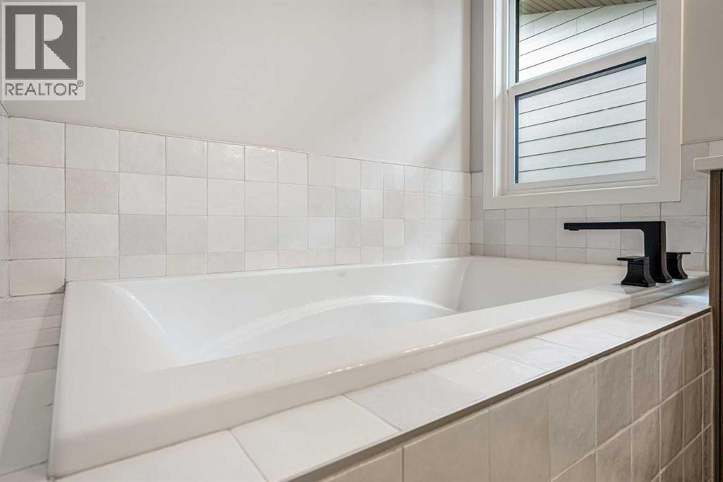 Photo 40 of 262 West Grove Lane Sw, Calgary AB