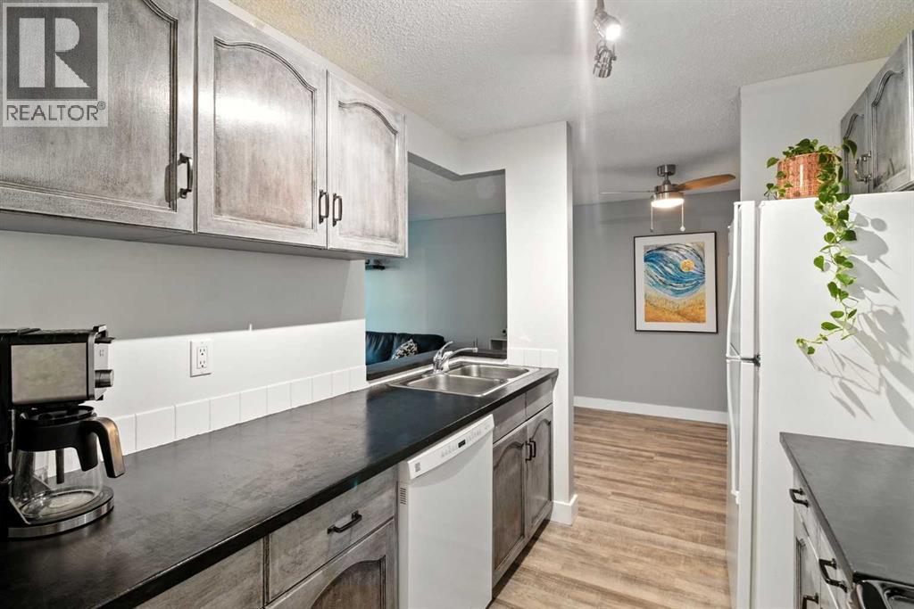 Photo 13 of 208 550 Westwood Drive Sw, Calgary AB