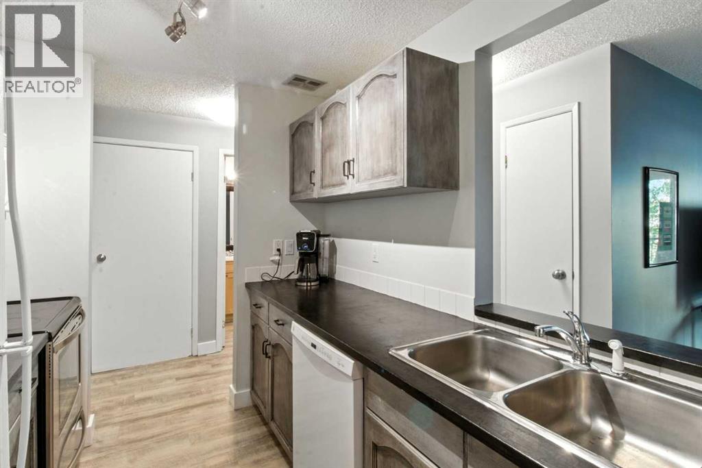 Photo 5 of 208 550 Westwood Drive Sw, Calgary AB