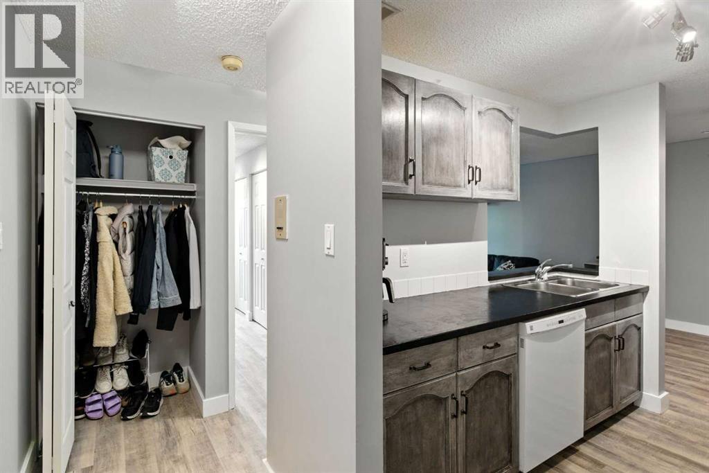 Photo 4 of 208 550 Westwood Drive Sw, Calgary AB