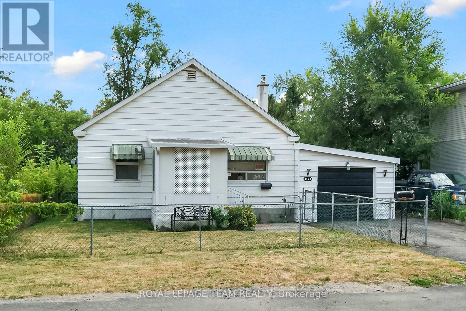 Zoning -  R4UC - allows multi unit housing options