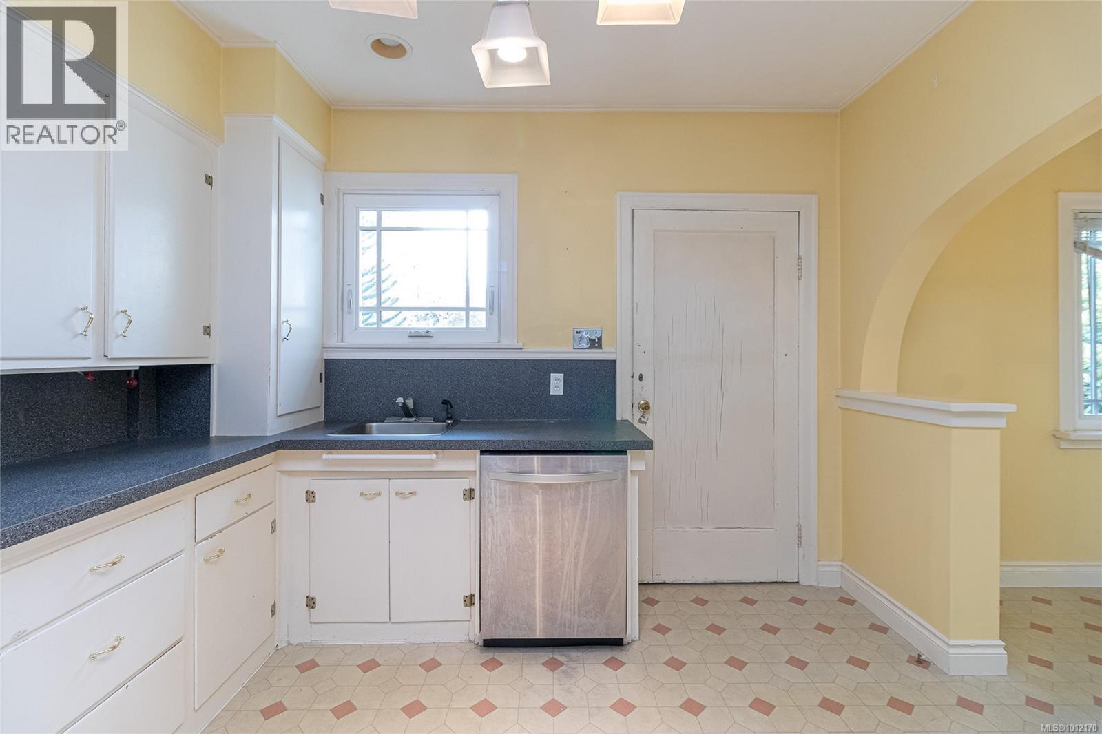  2719 Richmond Road, Saanich