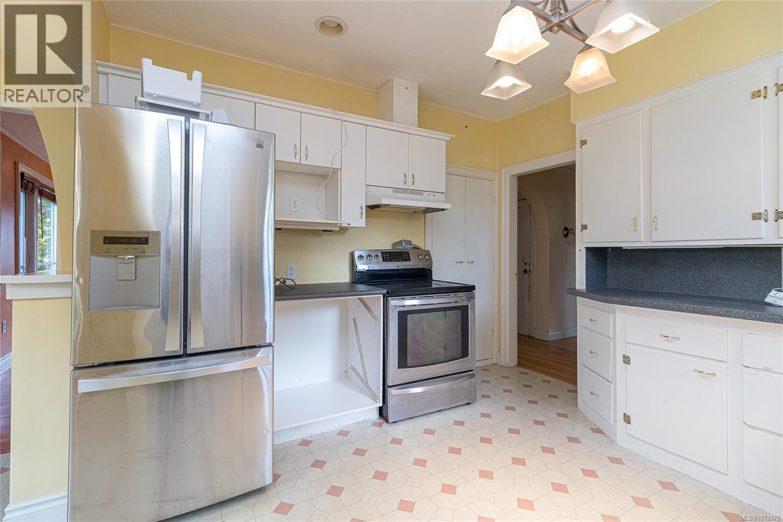  2719 Richmond Road, Saanich