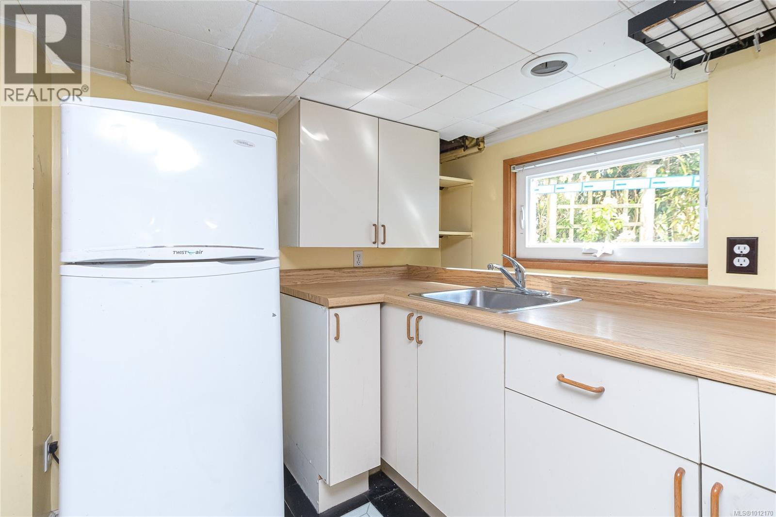  2719 Richmond Road, Saanich