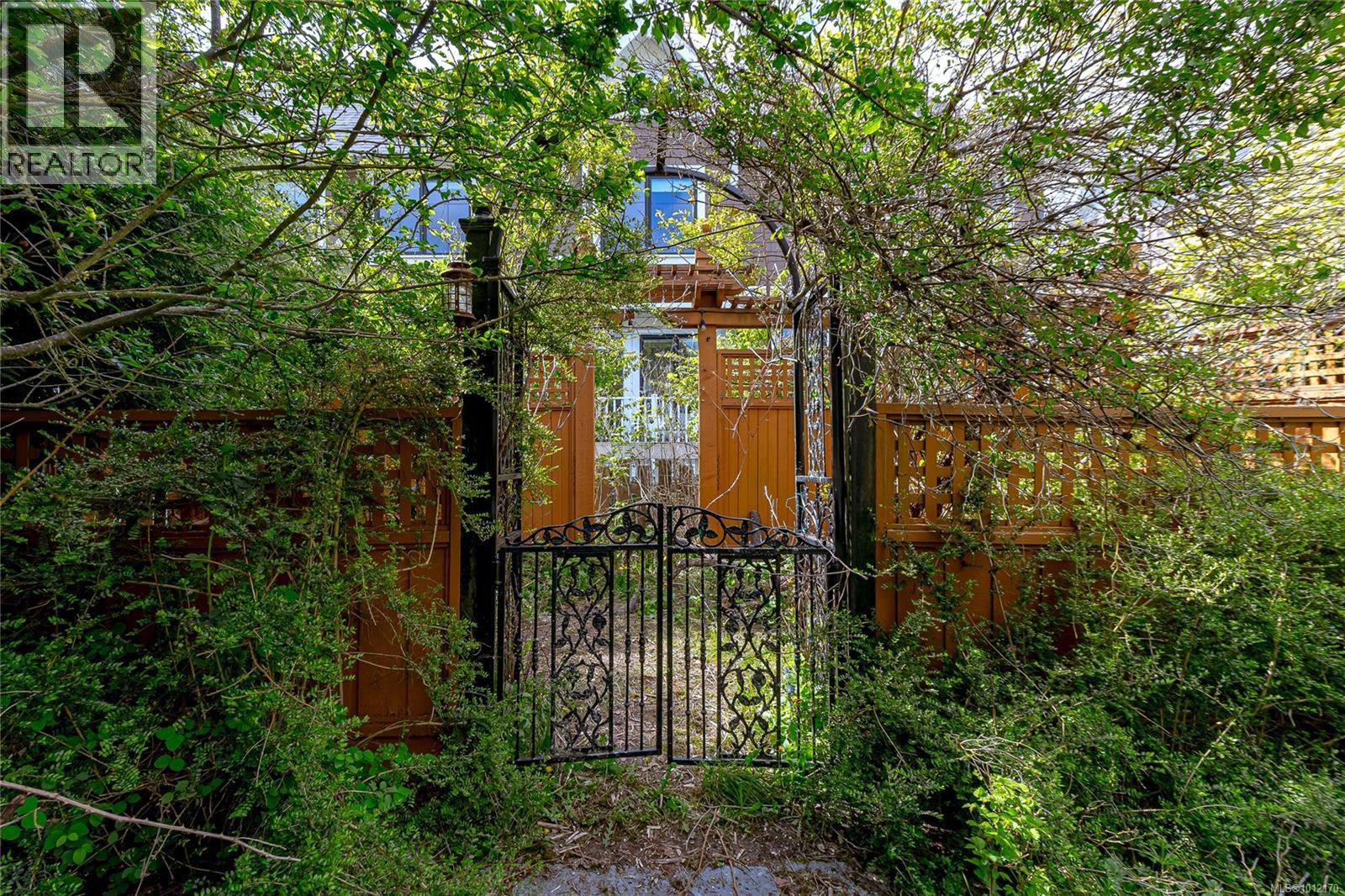  2719 Richmond Road, Saanich