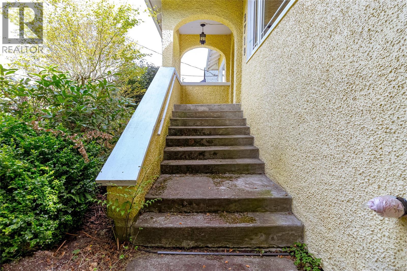  2719 Richmond Road, Saanich