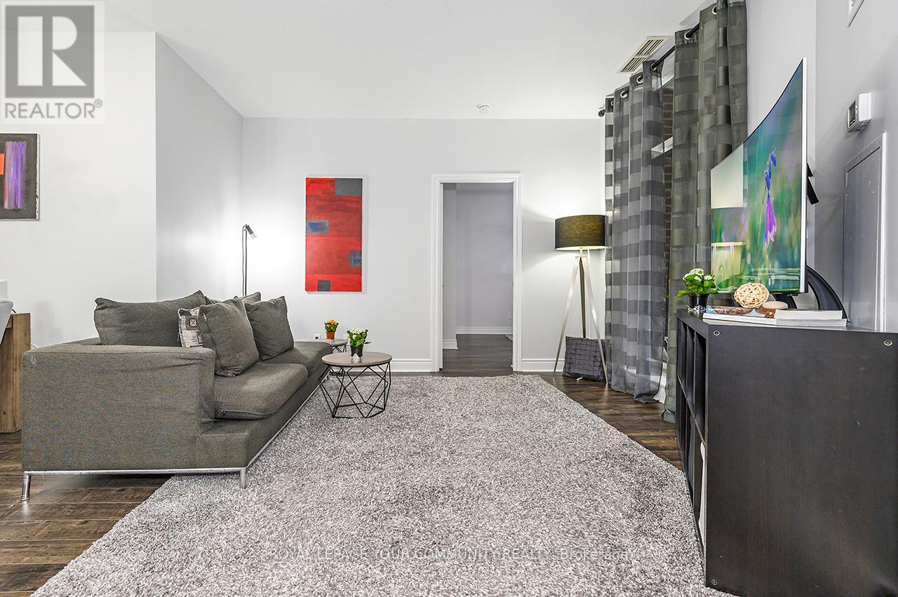 Photo 4 of 114 25 Earlington Avenue, Toronto ON