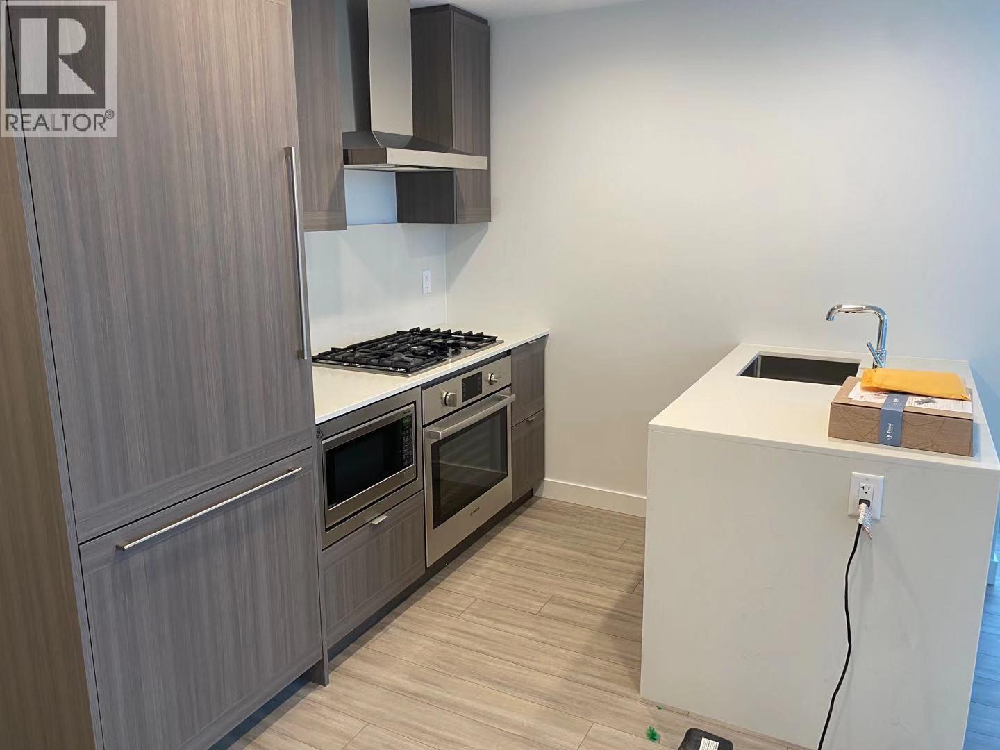 Photo 4 of 1 Xx 4 2351 Beta Avenue, Burnaby BC