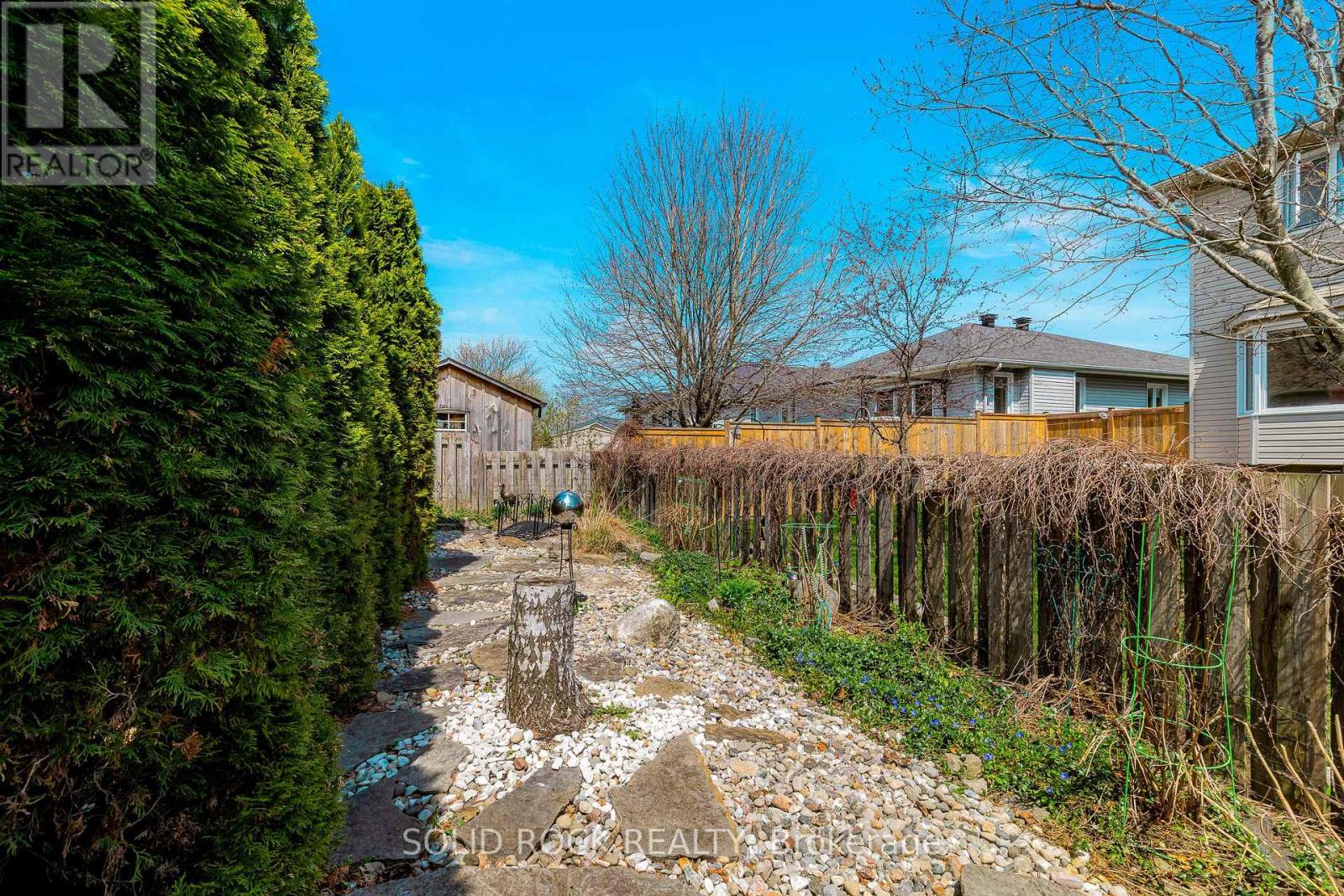 Photo 44 of 1021 Crestwood Drive, Brockville ON