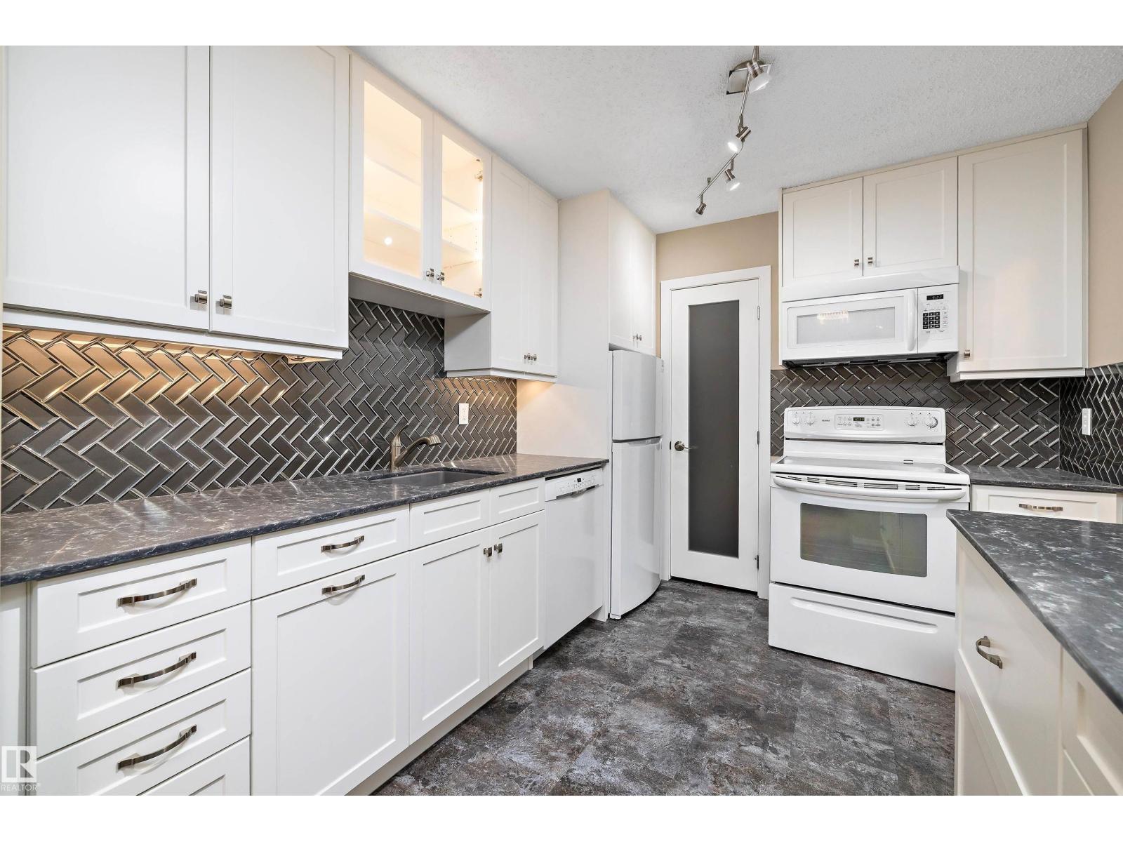 Photo 13 of 2326 151 Av Nw, Edmonton AB