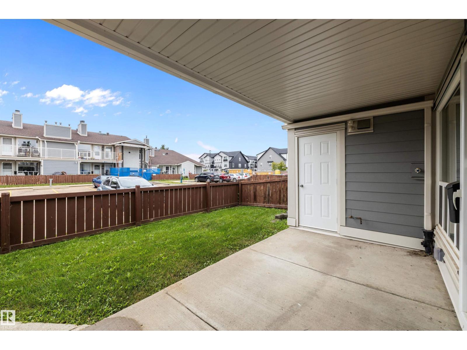 Photo 10 of 2326 151 Av Nw, Edmonton AB