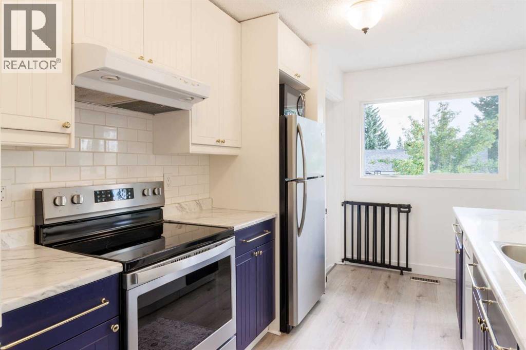 Photo 13 of 105 Carr Place, Okotoks AB