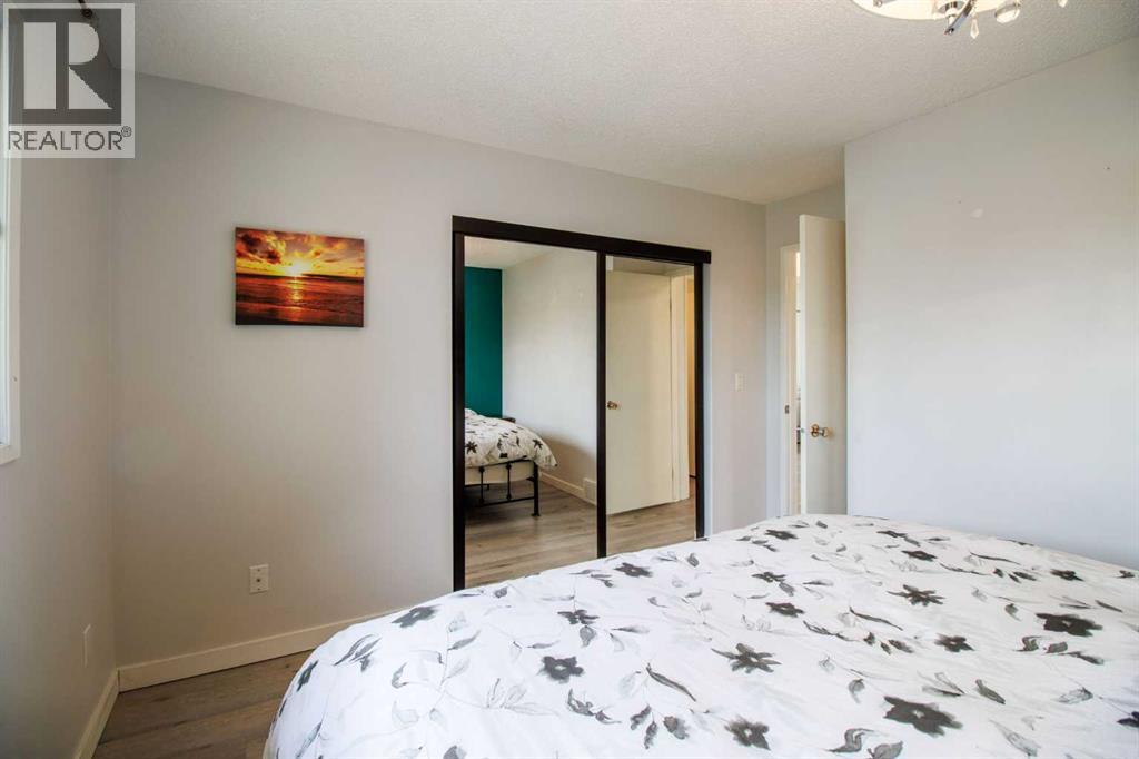 Photo 11 of 105 Carr Place, Okotoks AB