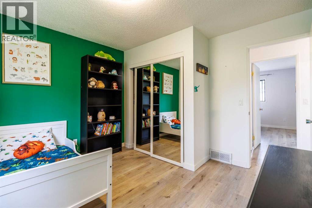 Photo 25 of 105 Carr Place, Okotoks AB