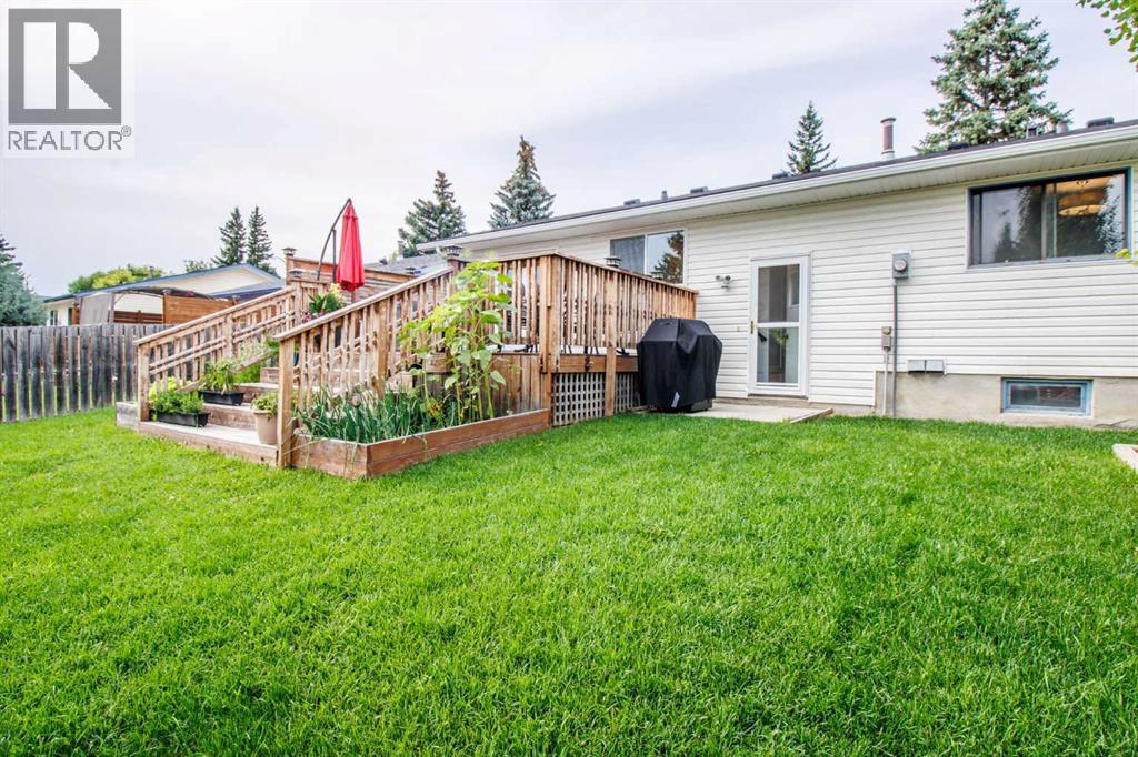 Photo 16 of 105 Carr Place, Okotoks AB