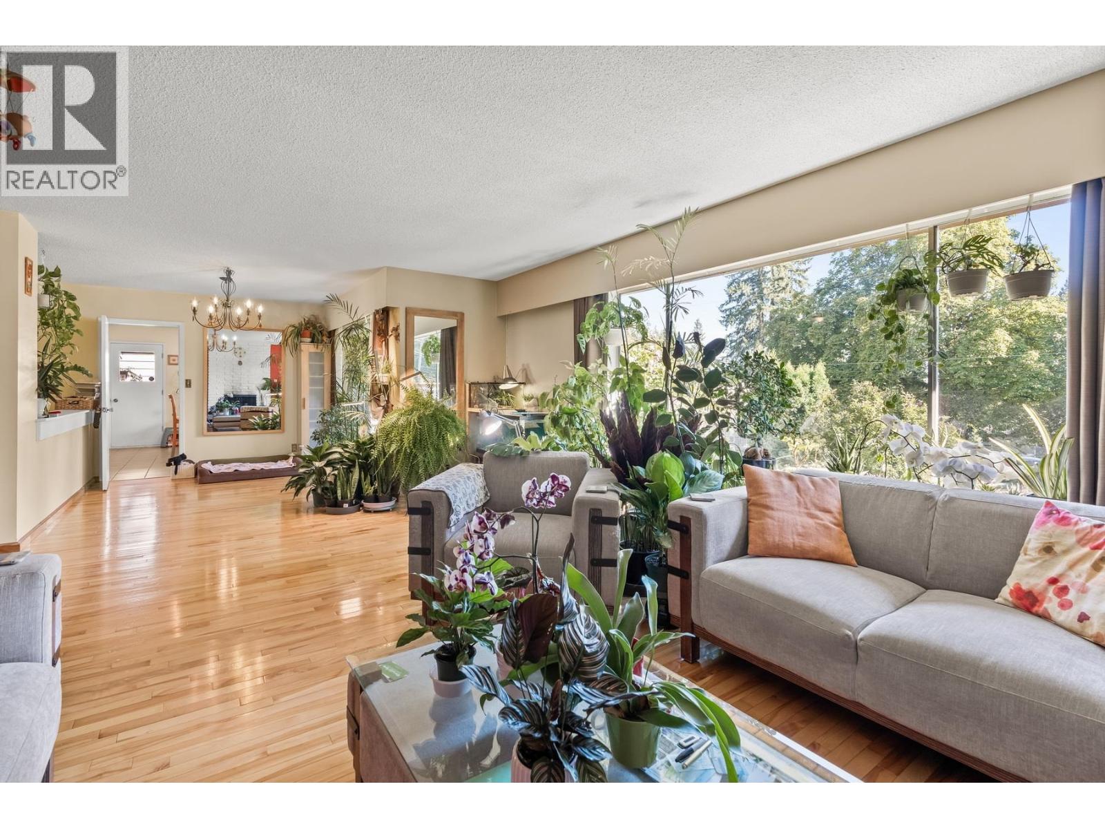 Photo 8 of 1422 Kilmer Road, North Vancouver BC