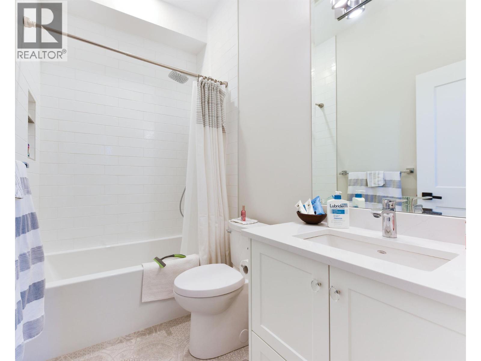 222 Lee Avenue Unit# 101, Penticton