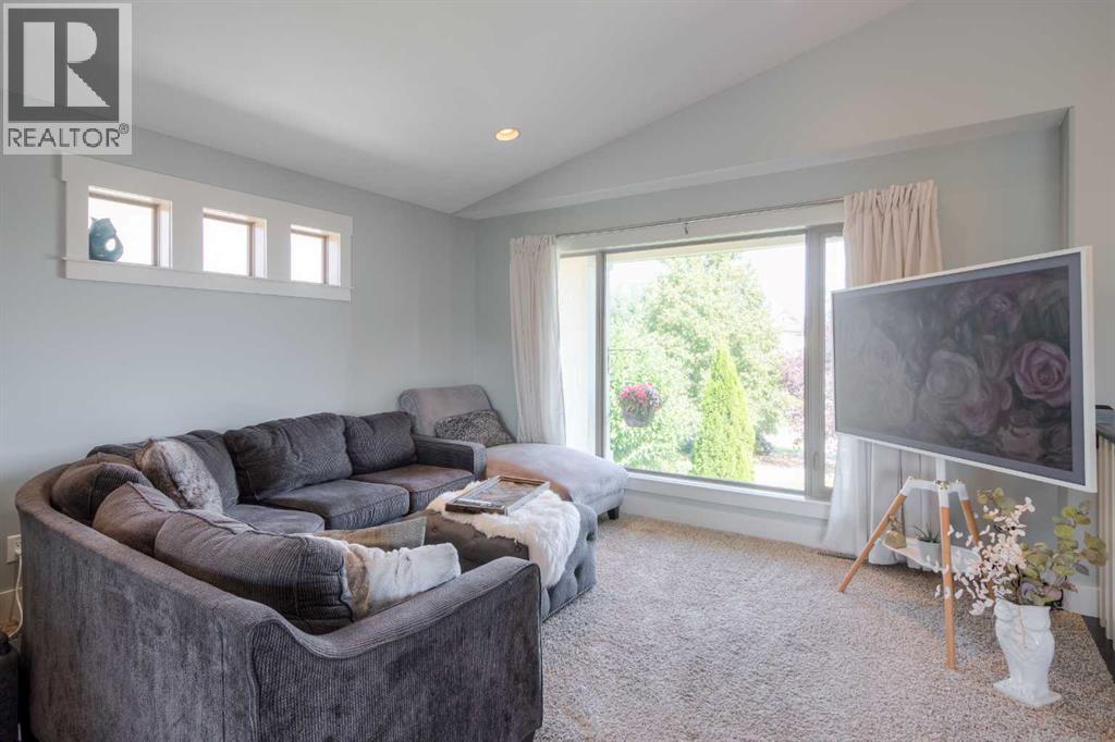 Photo 43 of 3120 22 Street, Coaldale AB