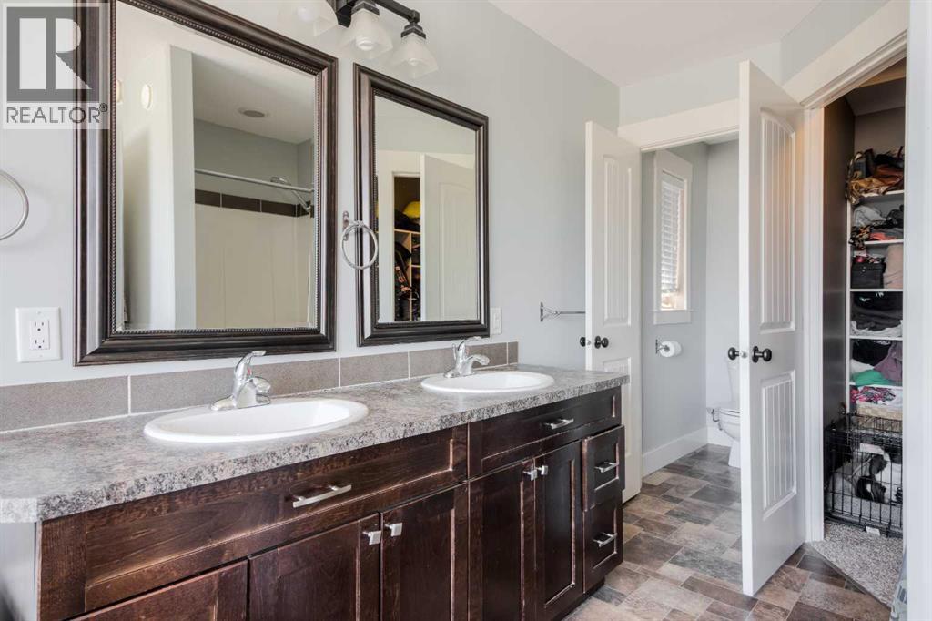 Photo 11 of 3120 22 Street, Coaldale AB