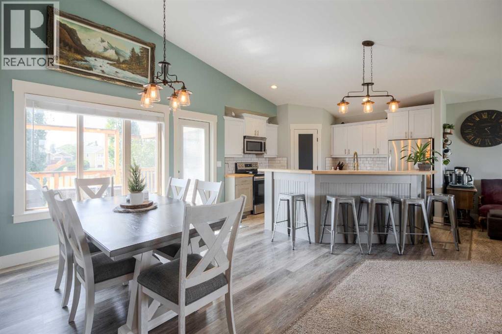 Photo 48 of 3120 22 Street, Coaldale AB