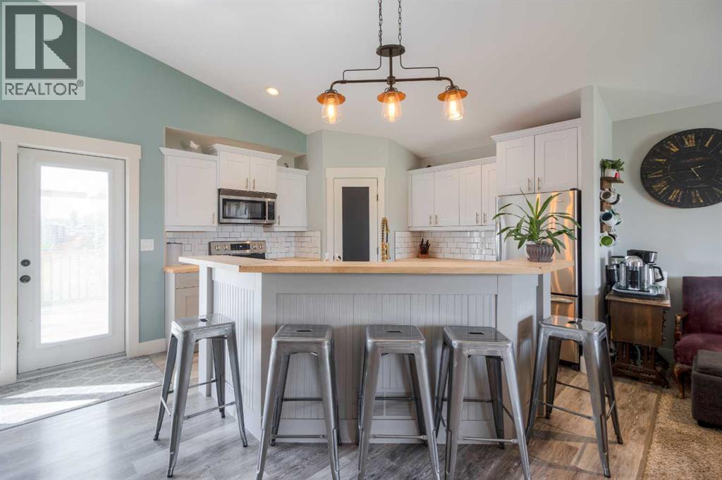 Photo 8 of 3120 22 Street, Coaldale AB