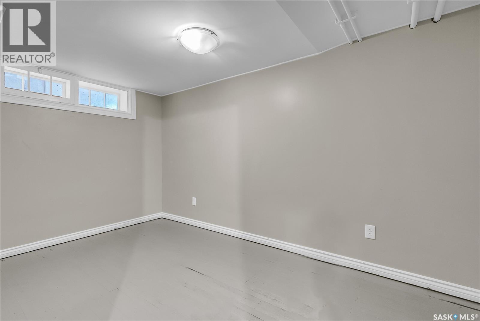 Photo 8 of 424 R Avenue S, Saskatoon SK