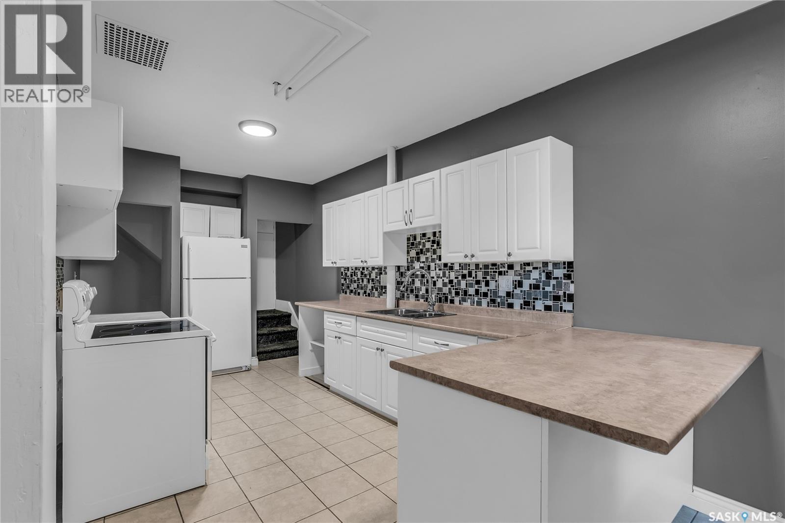 Photo 33 of 424 R Avenue S, Saskatoon SK