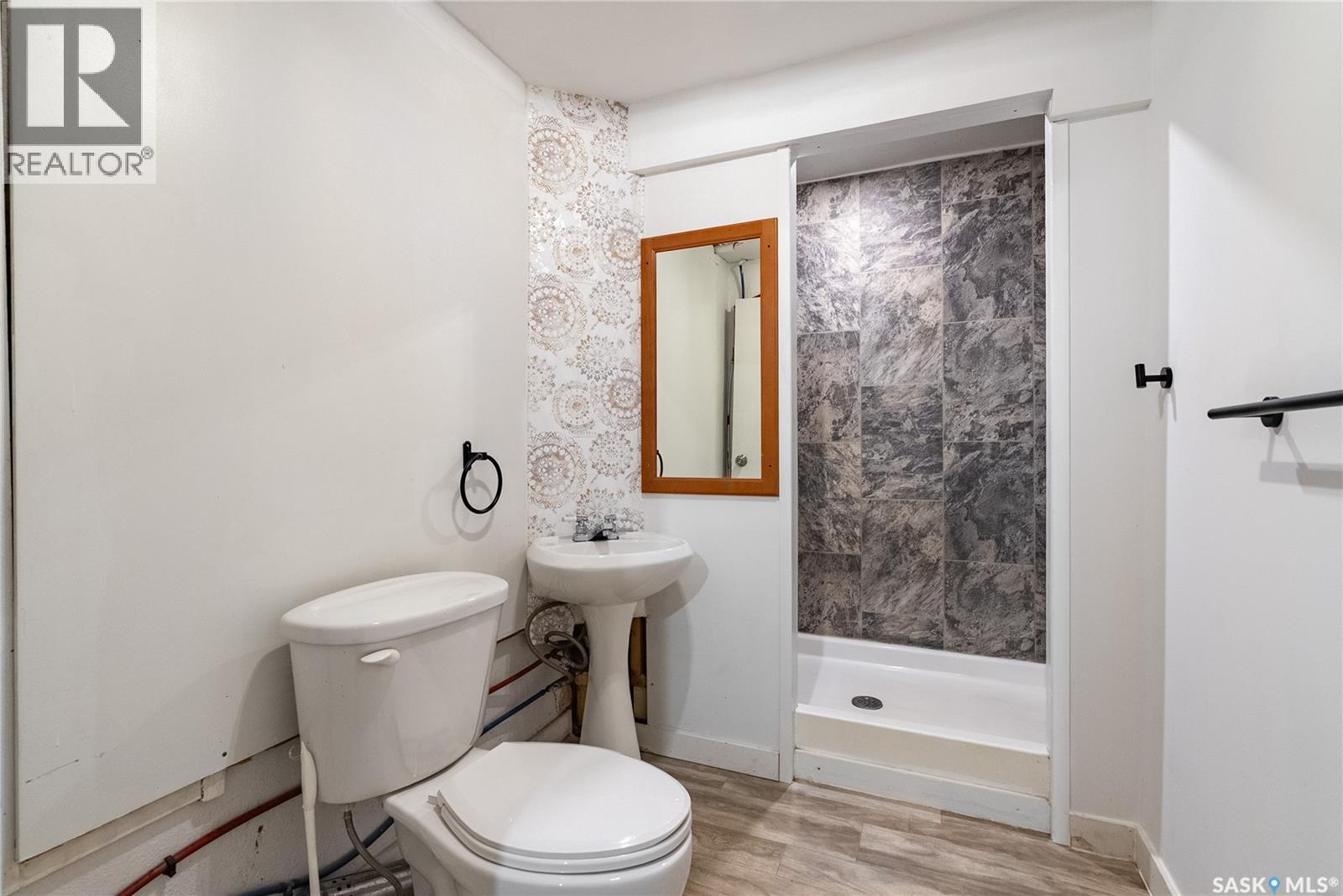 Photo 11 of 424 R Avenue S, Saskatoon SK