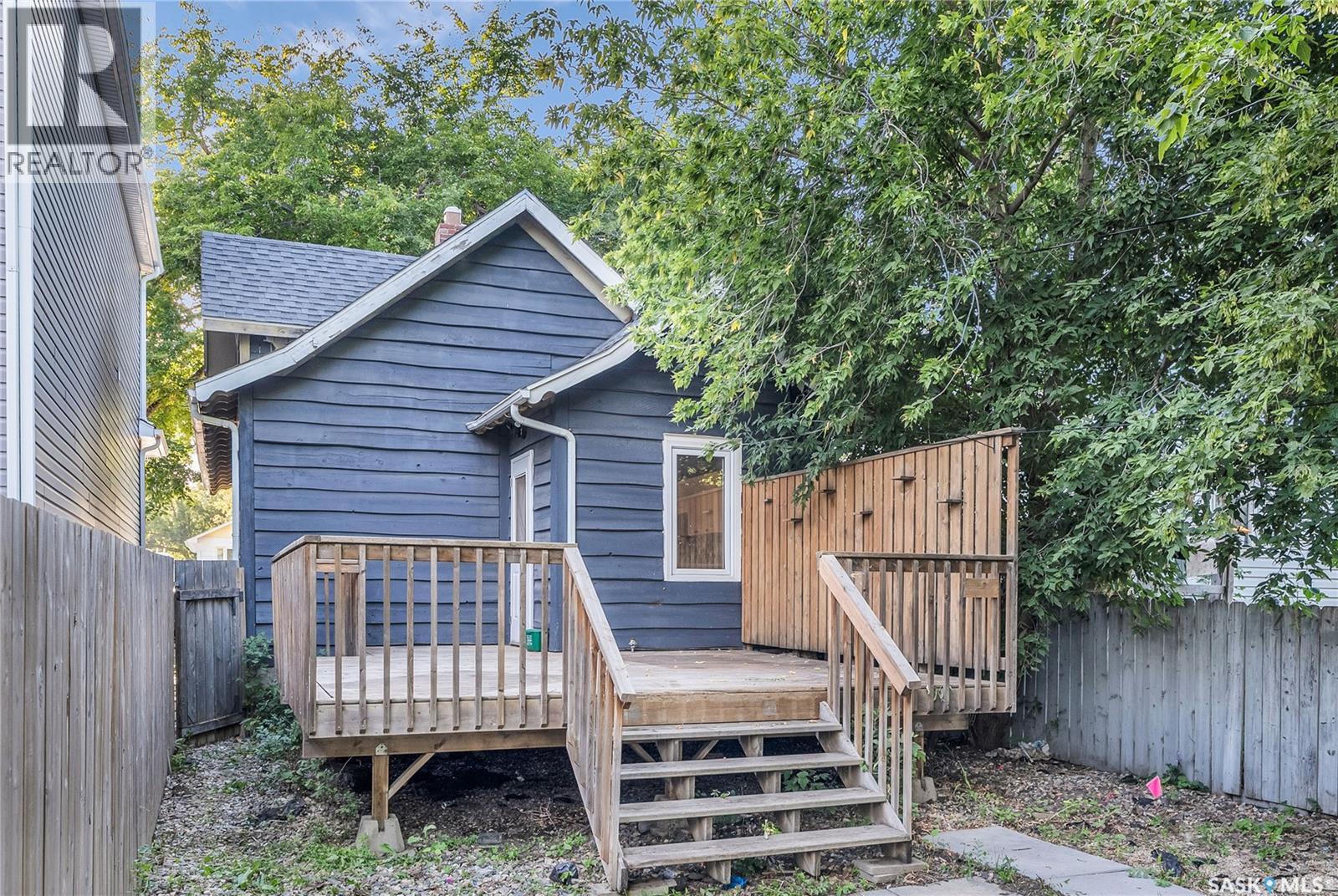 Photo 9 of 424 R Avenue S, Saskatoon SK