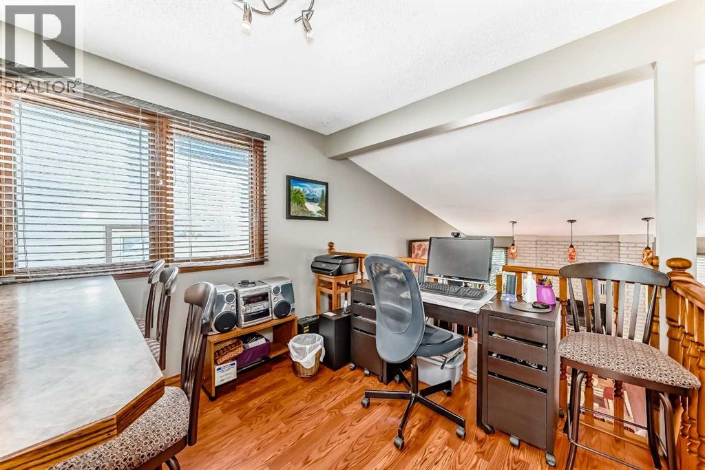Photo 24 of 22 Glenhill Drive, Cochrane AB
