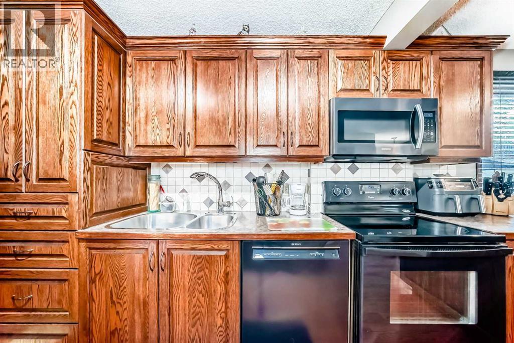 Photo 14 of 22 Glenhill Drive, Cochrane AB