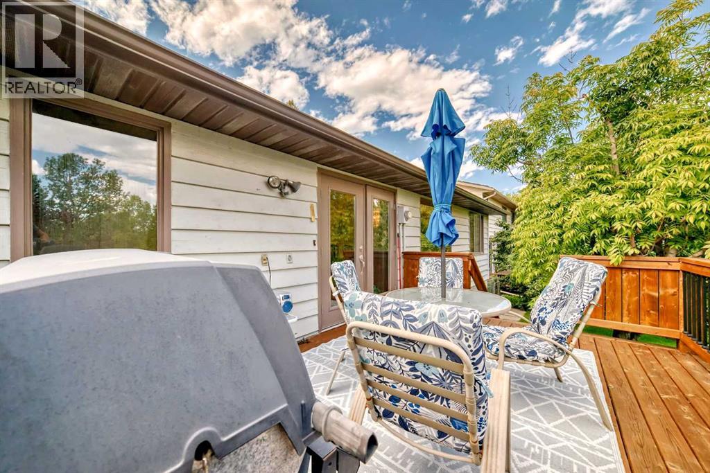 Photo 3 of 22 Glenhill Drive, Cochrane AB