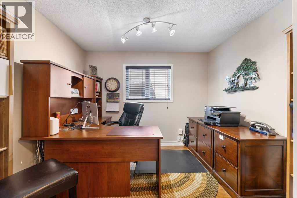 Photo 7 of 10 Hunters Gate, Okotoks AB