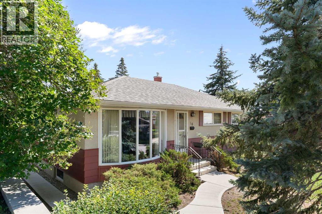 Photo 1 of 16 Chatham Drive Nw, Calgary AB