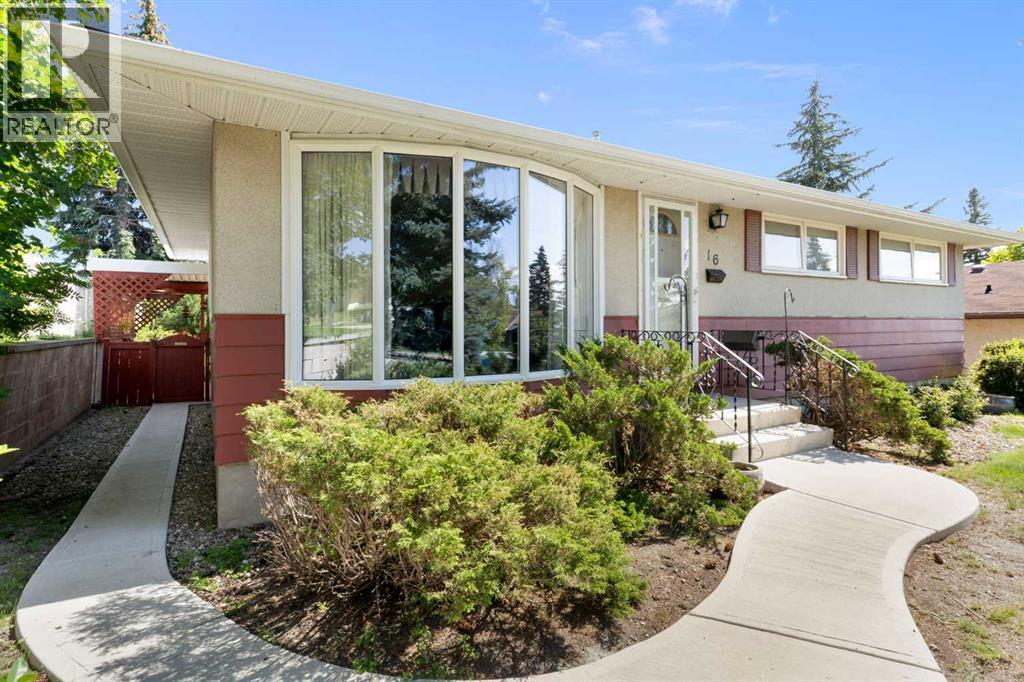 Photo 33 of 16 Chatham Drive Nw, Calgary AB