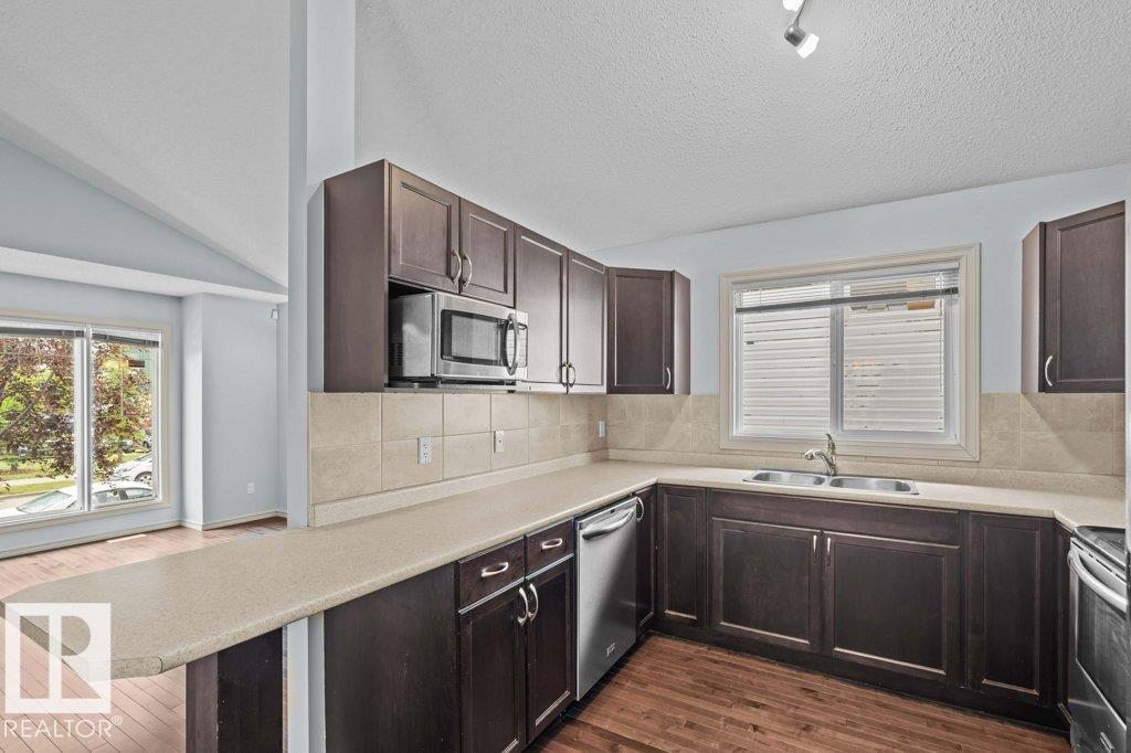Photo 10 of 590 Tamarack Rd Nw, Edmonton AB