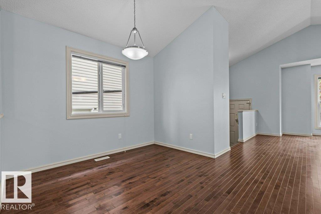 Photo 15 of 590 Tamarack Rd Nw, Edmonton AB