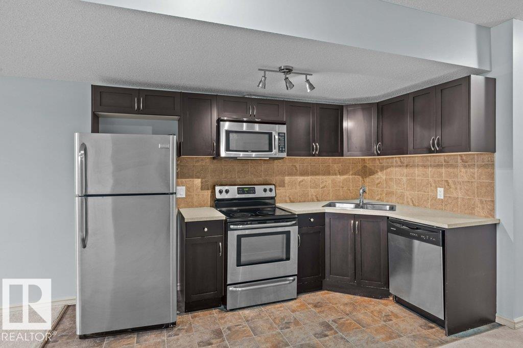 Photo 5 of 590 Tamarack Rd Nw, Edmonton AB