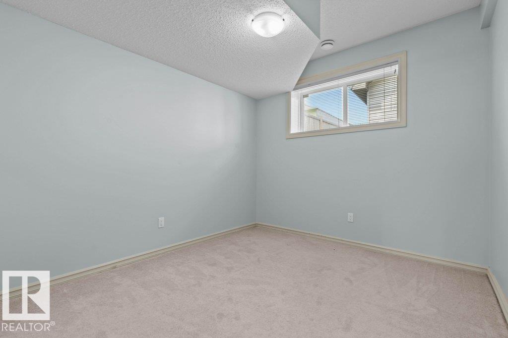 Photo 3 of 590 Tamarack Rd Nw, Edmonton AB